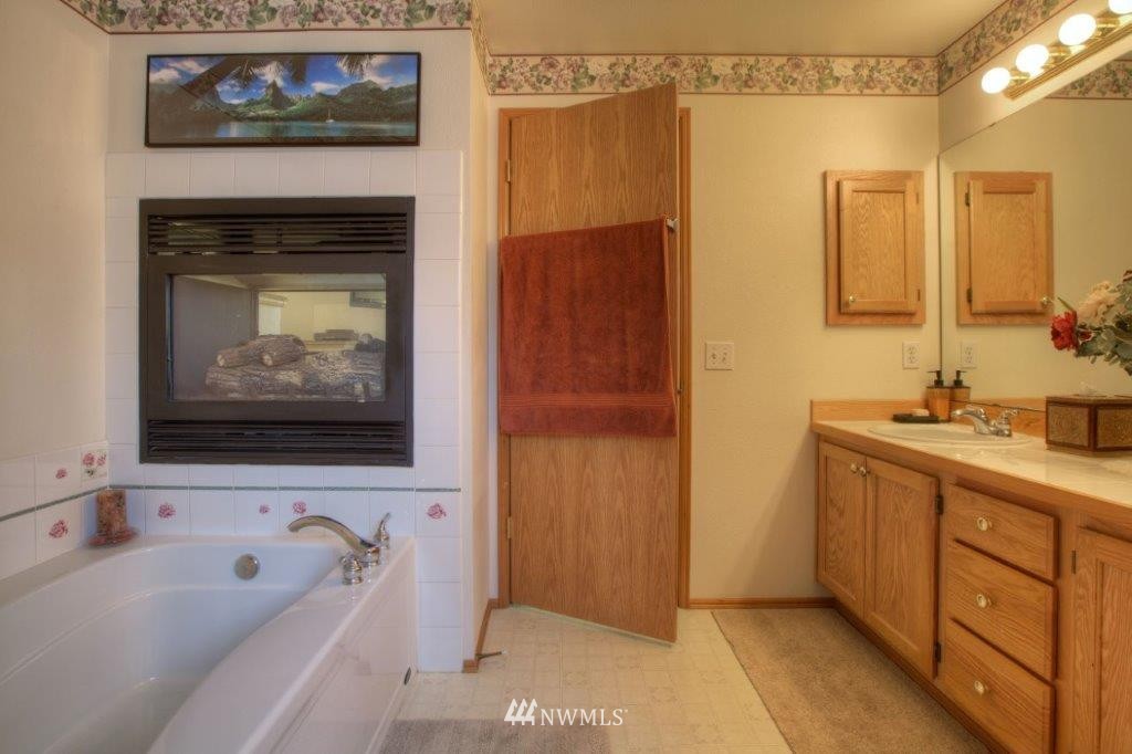 17523 128th Avenue Southeast Renton, WA 98058 - Photo 18 of 23 Gallery Image 18