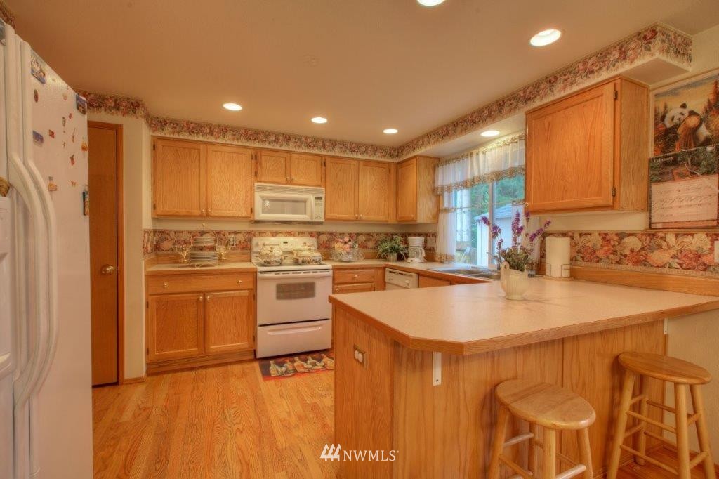 17523 128th Avenue Southeast Renton, WA 98058 - Photo 5 of 23 Gallery Image 5