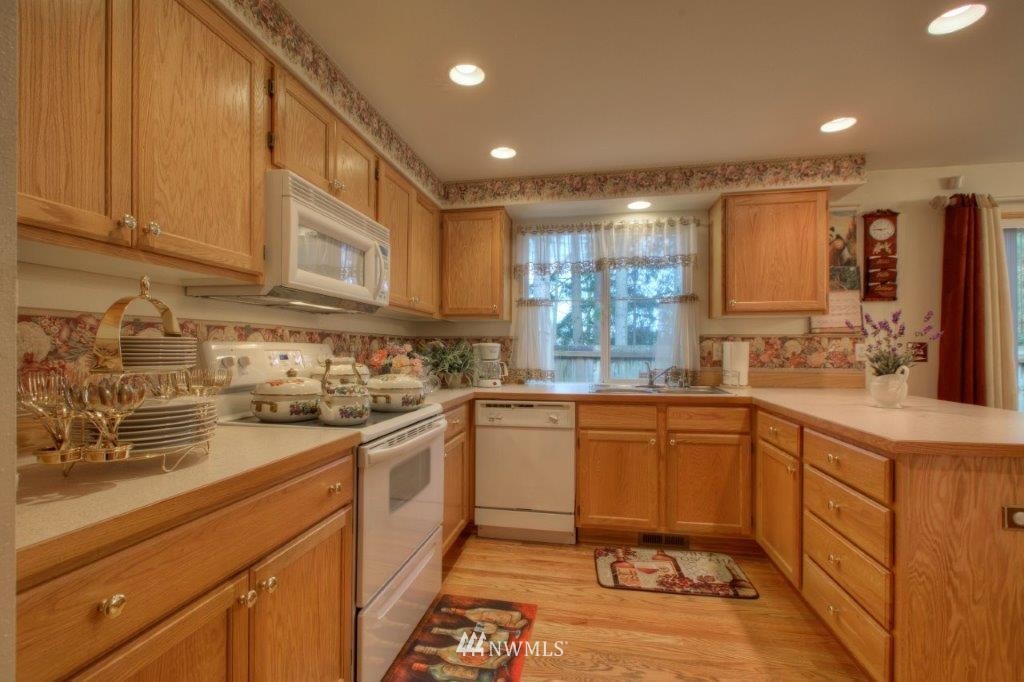 17523 128th Avenue Southeast Renton, WA 98058 - Photo 6 of 23 Gallery Image 6