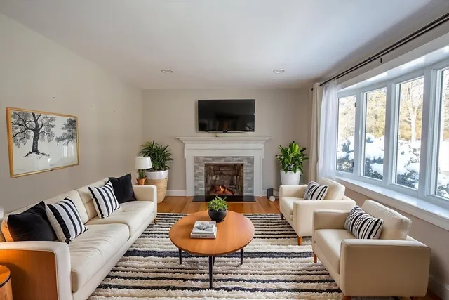 $414,900 | 11 Nevins Avenue, Longmeadow, MA 01106