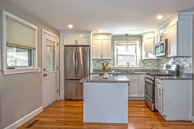 $414,900 | 11 Nevins Avenue, Longmeadow, MA 01106