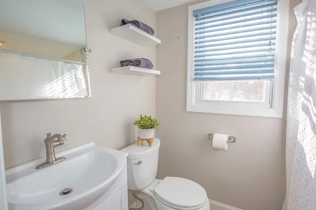 $414,900 | 11 Nevins Avenue, Longmeadow, MA 01106