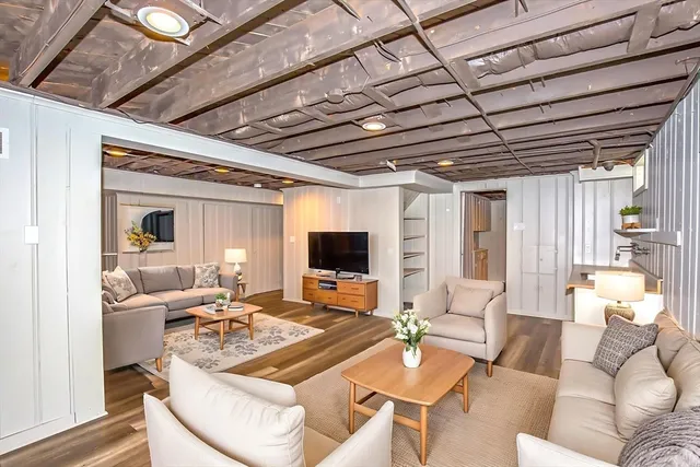 $414,900 | 11 Nevins Avenue, Longmeadow, MA 01106