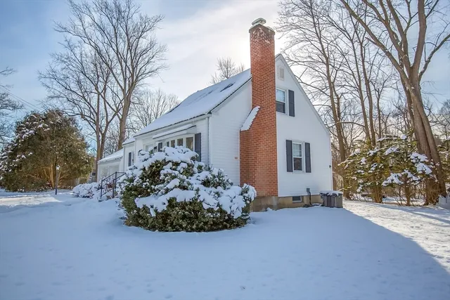 $414,900 | 11 Nevins Avenue, Longmeadow, MA 01106