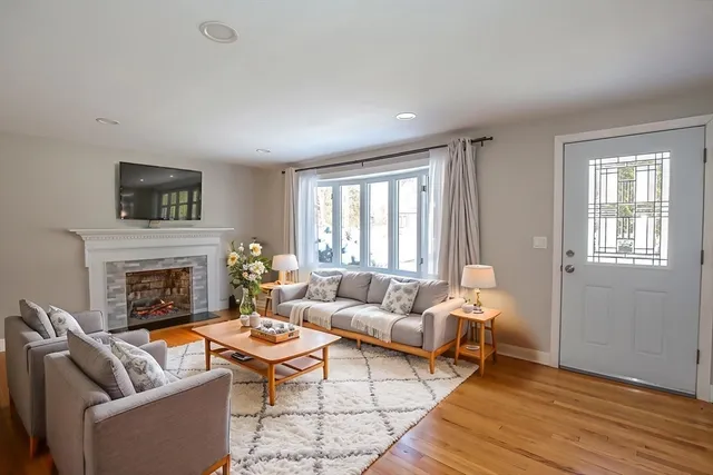 $414,900 | 11 Nevins Avenue, Longmeadow, MA 01106