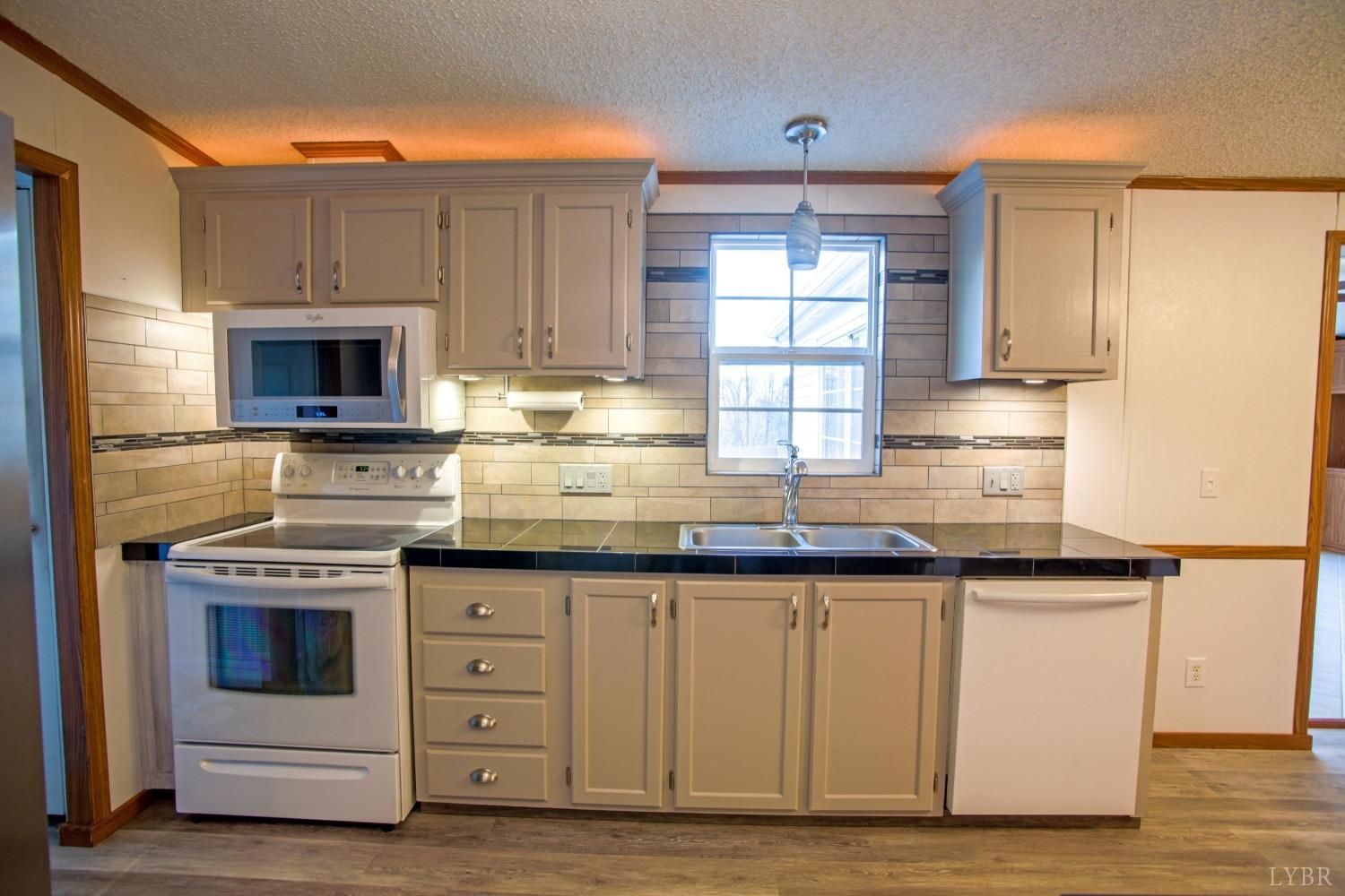 214 Cabin Road Madison Heights, VA 24572 - Photo 4 of 74 Gallery Image 4
