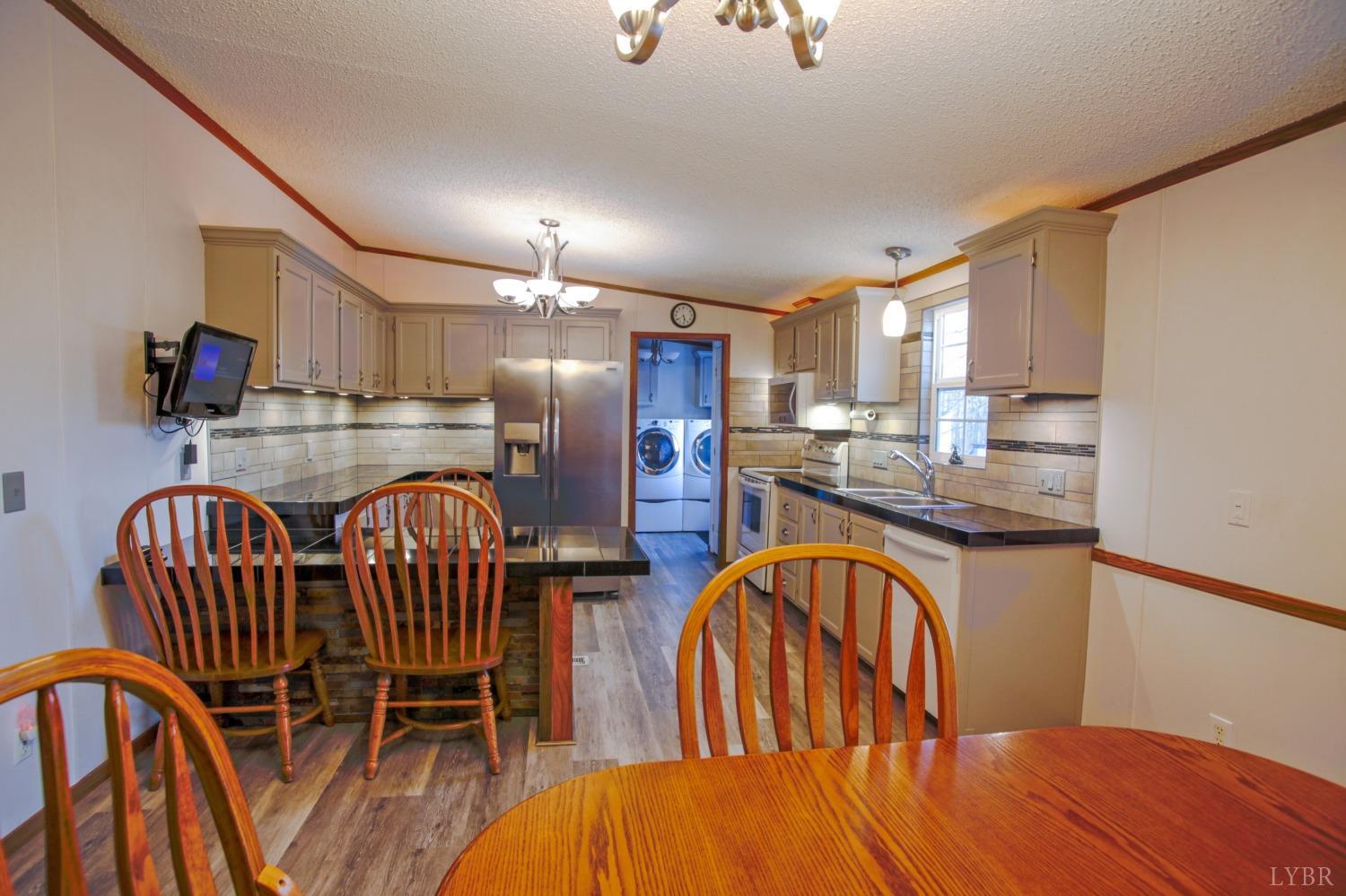 214 Cabin Road Madison Heights, VA 24572 - Photo 7 of 74 Gallery Image 7