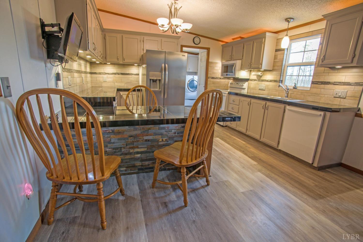 214 Cabin Road Madison Heights, VA 24572 - Photo 10 of 74 Gallery Image 10