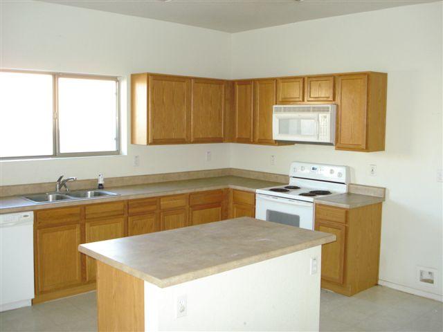 2424 West Bloch Road Phoenix, AZ 85041 - Photo 2 of 7 Kitchen