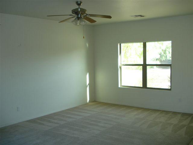 2424 West Bloch Road Phoenix, AZ 85041 - Photo 4 of 7 Living Room