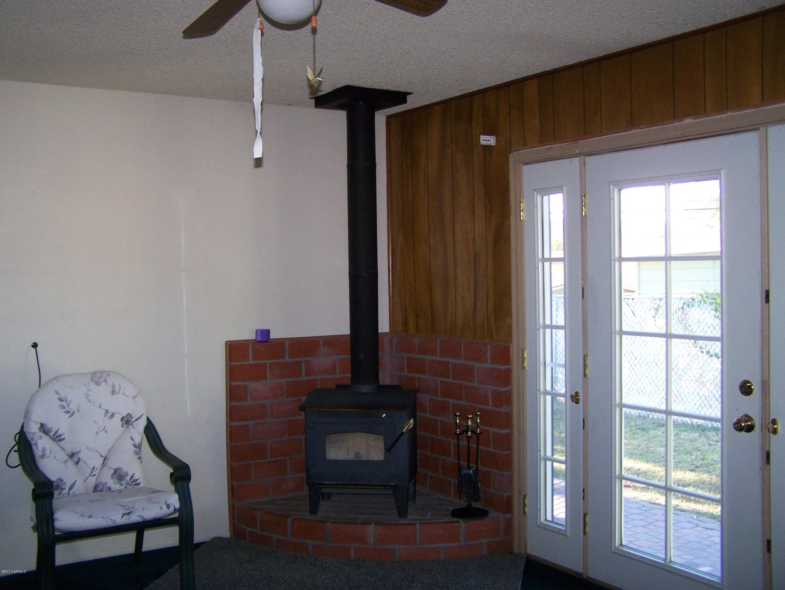 423 Hartford Road Kearny, AZ 85137 - Photo 3 of 15 LIVING ROOM