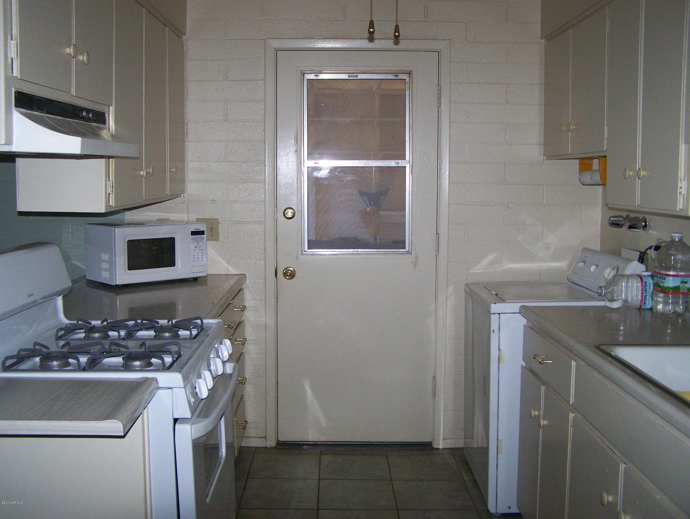 423 Hartford Road Kearny, AZ 85137 - Photo 4 of 15 KITCHEN
