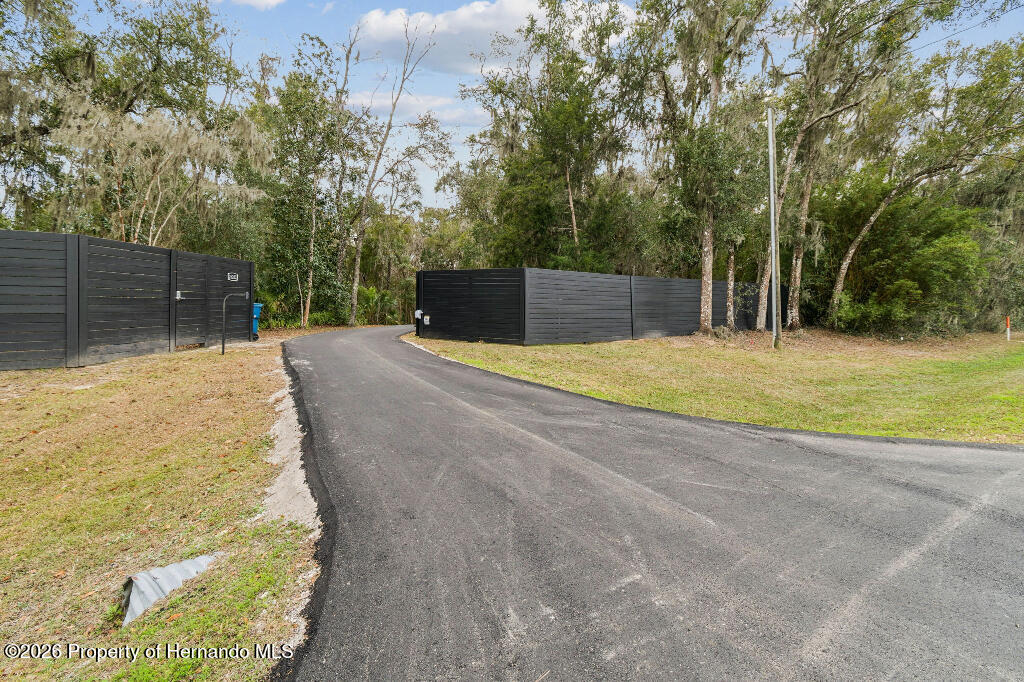 26262 Lake Lindsey Road Brooksville, FL 34601 - Photo 11 of 53 41570_695c7dda6c740_01.06.2026_image-11
