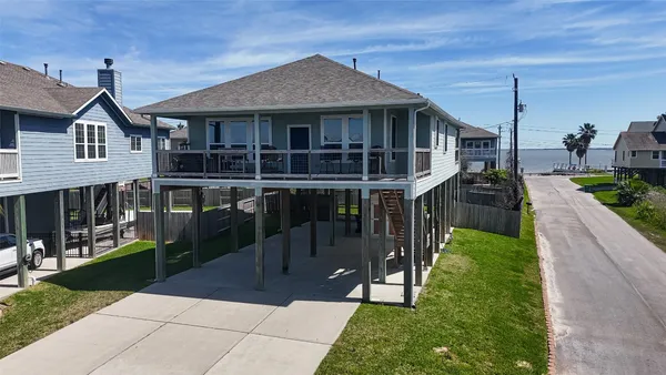 $569,000 | 1300 Menard Avenue, Seabrook, TX 77586