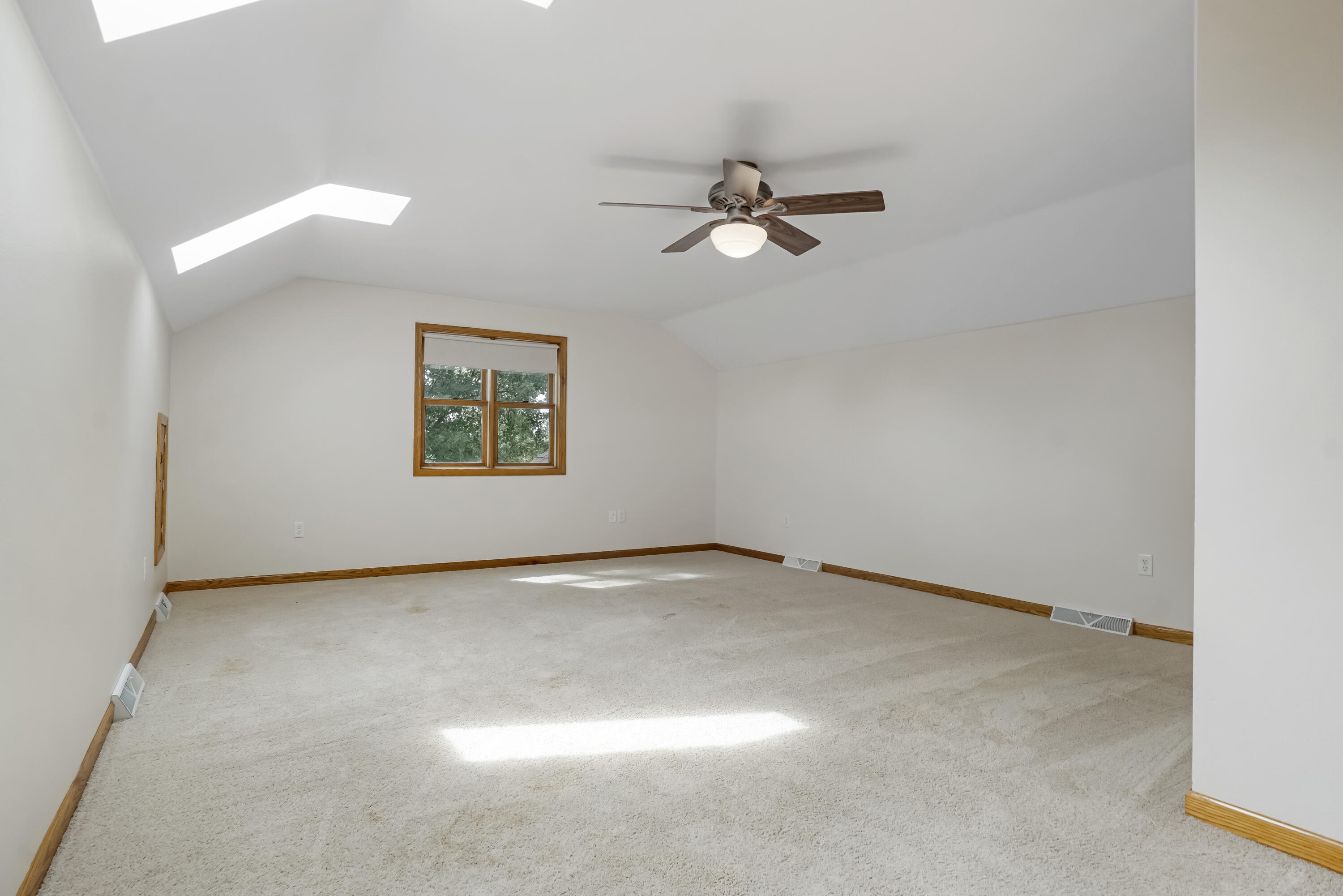 N6604 Mine Road Hubbard, WI 53035 - Photo 23 of 42 Bonus Room