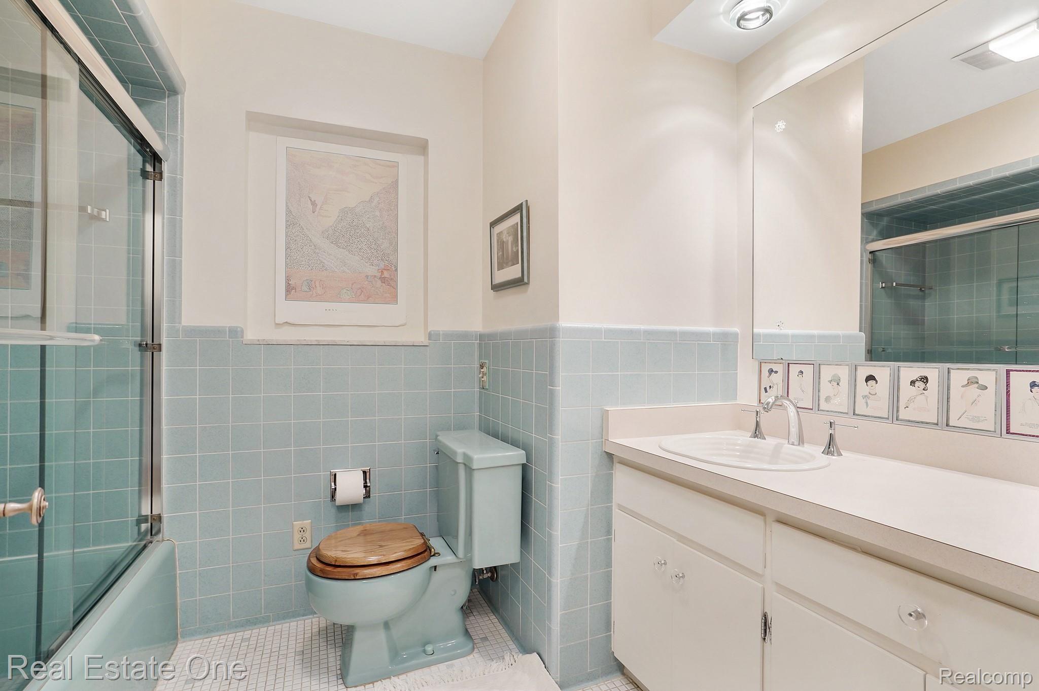 3908 Kenmore Road Berkley, MI 48072 - Photo 22 of 27 DSC04437.jpg