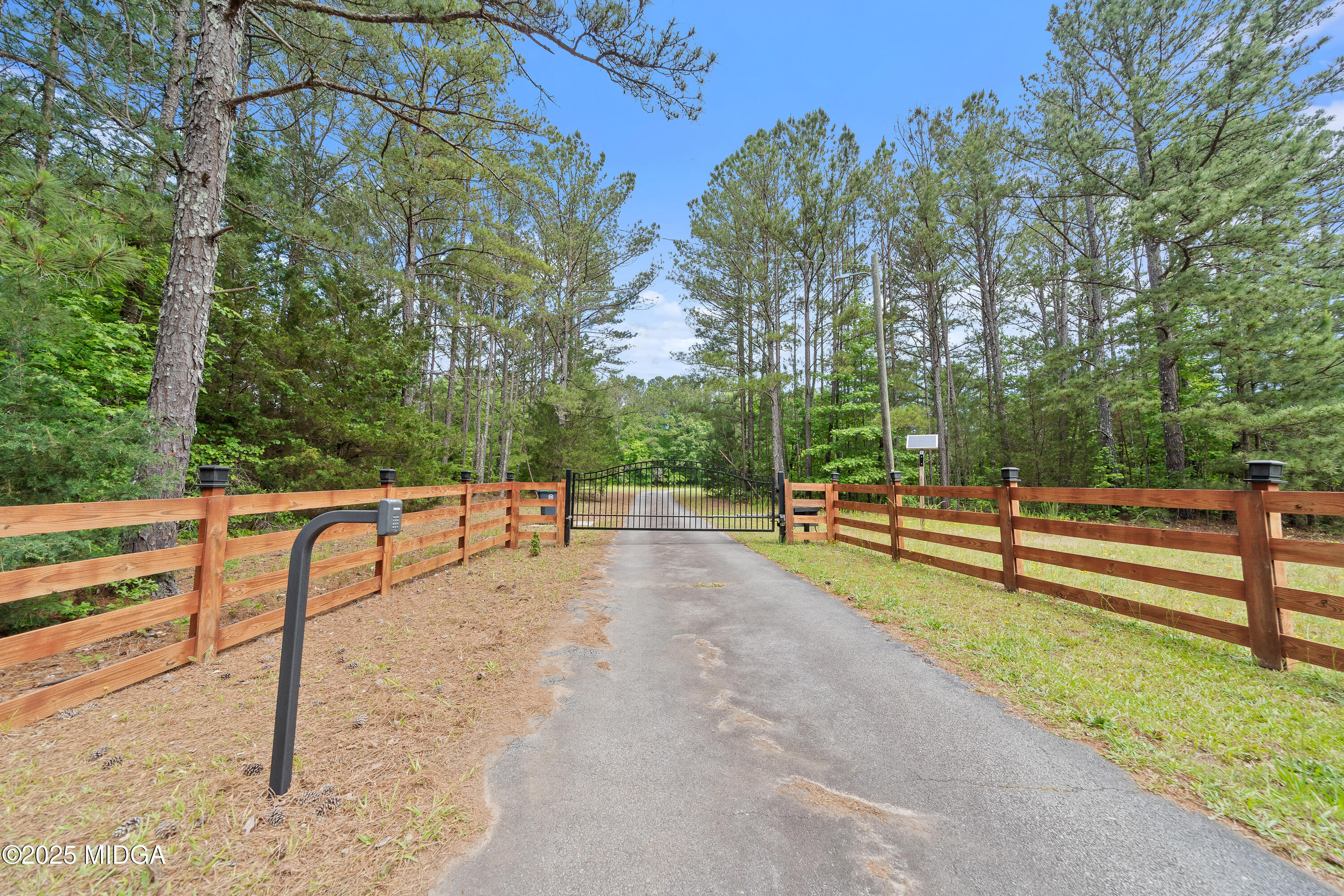 1627 Leguin Mill Road Locust Grove, GA 30248 - Photo 2 of 49