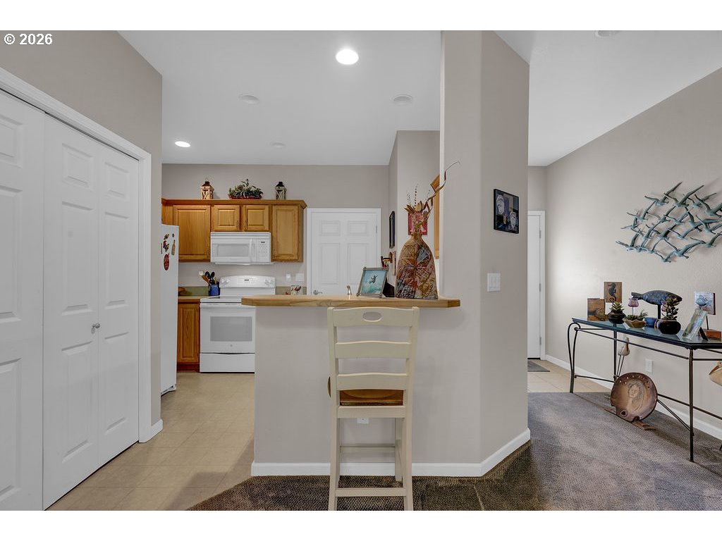 983 Jasper Lane Florence, OR 97439 - Photo 3 of 33