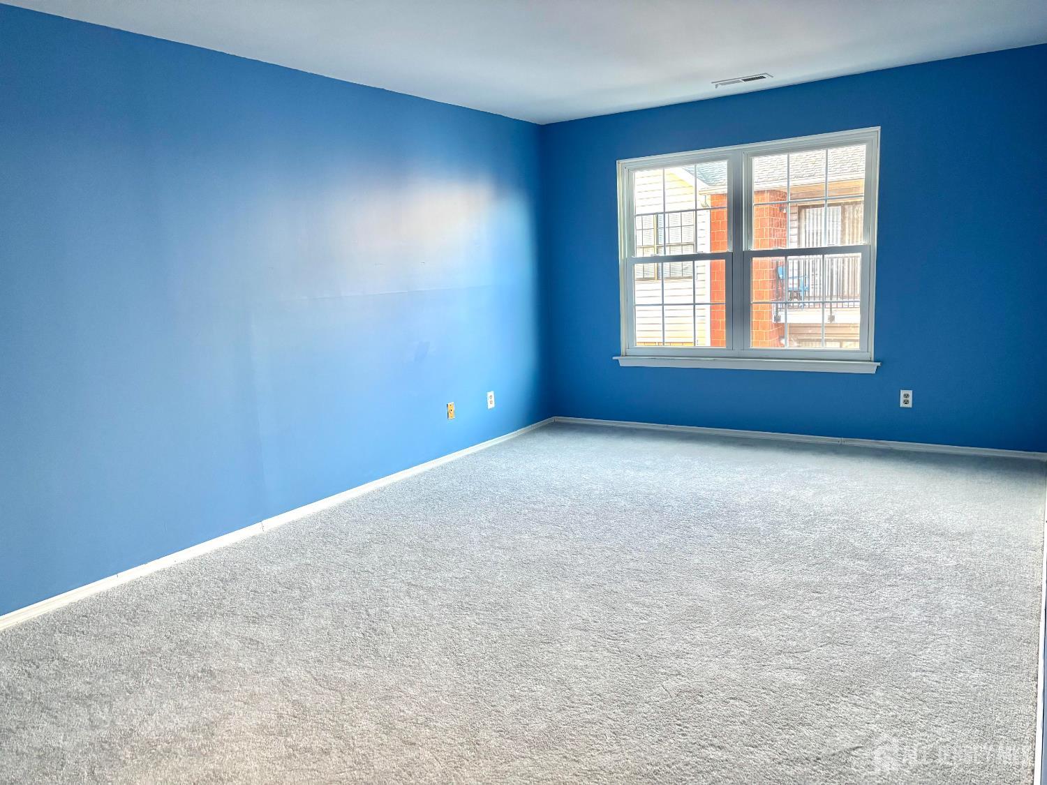 98 Keystone Court Edison, NJ 08817 - Photo 11 of 13 an empty room with windows