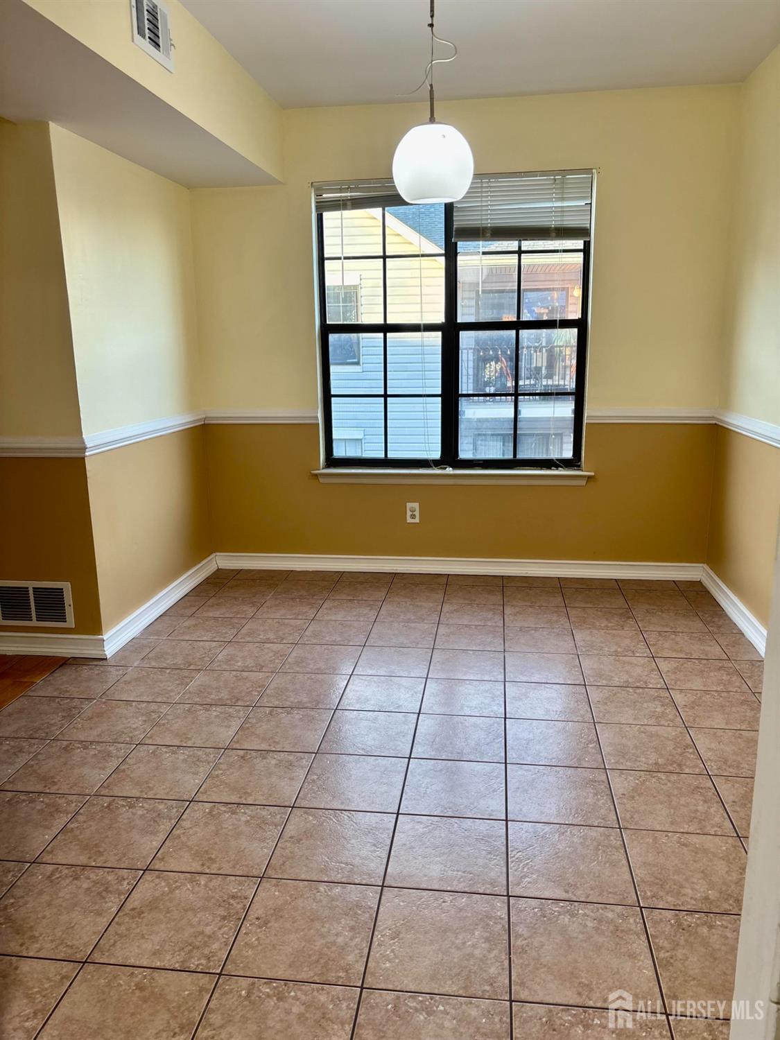 98 Keystone Court Edison, NJ 08817 - Photo 6 of 13 a view of an empty room with a window