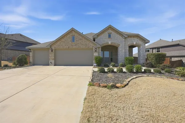 $455,000 | 3209 Rosewood Drive, Glenn Heights, TX 75154