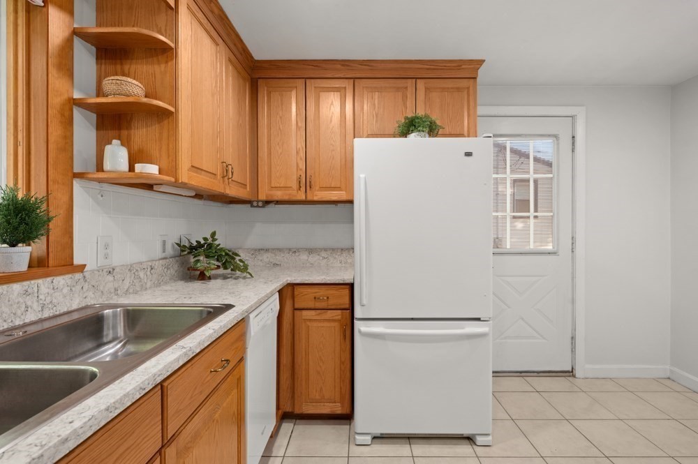 24 Greenwood Road Peabody, MA 01960 - Photo 9 of 31