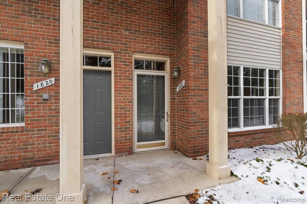 1818 Flagstone Circle, Unit 34 Rochester, MI 48307 - Photo 2 of 27 Gallery Image 2