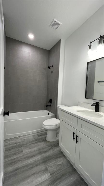 15282 Southwest 65th Avenue Road Ocala, FL 34473 - Photo 30 of 33 a bathroom with a toilet a sink and bathtub