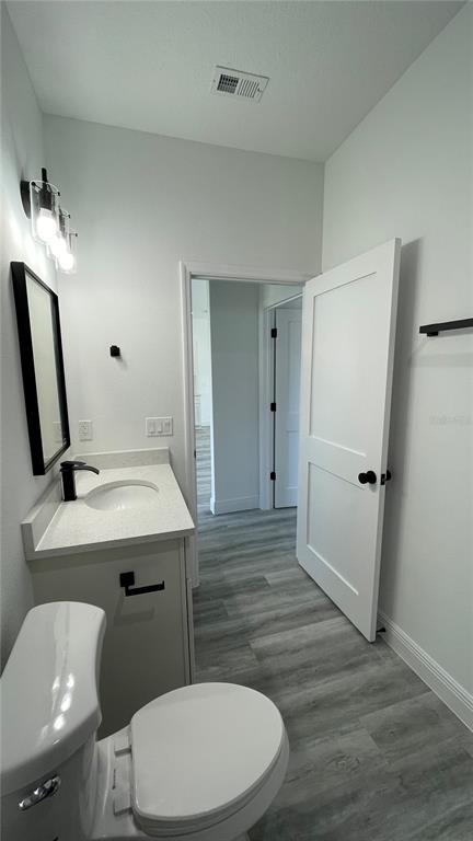 15282 Southwest 65th Avenue Road Ocala, FL 34473 - Photo 32 of 33 a bathroom with a sink a toilet and mirror