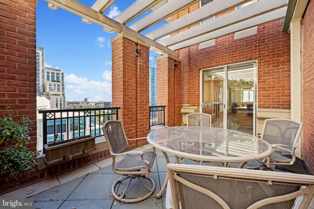 a view of an outdoor space