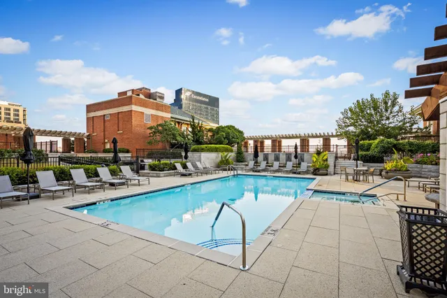 $2,100,000 | 717 President Street, Unit PH802, Baltimore, MD 21202