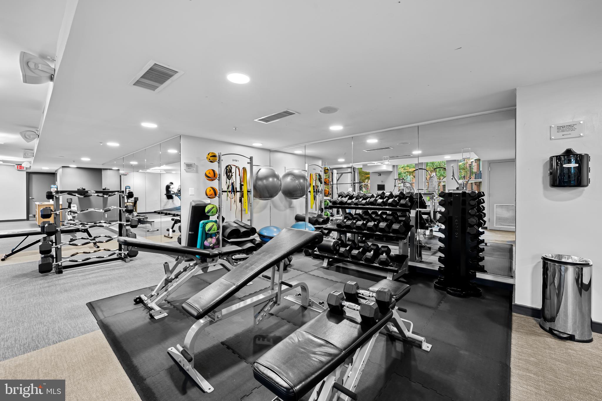 717 President Street, Unit PH802 Baltimore, MD 21202 - Photo 65 of 77 a view of a room with gym equipment