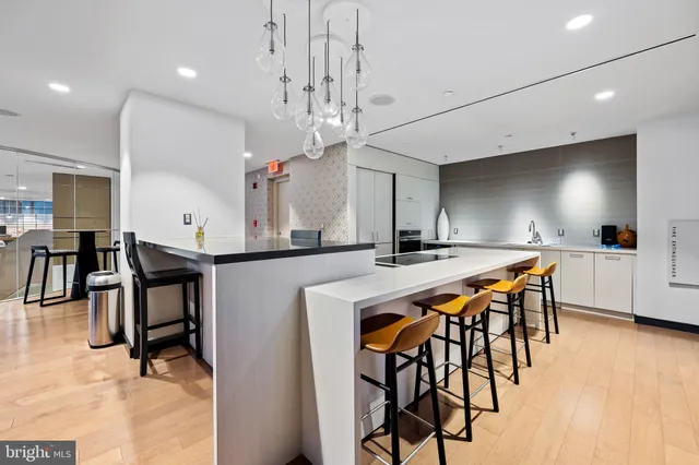 $2,100,000 | 717 President Street, Unit PH802, Baltimore, MD 21202