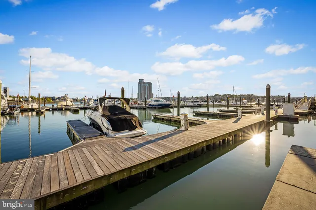 $2,100,000 | 717 President Street, Unit PH802, Baltimore, MD 21202