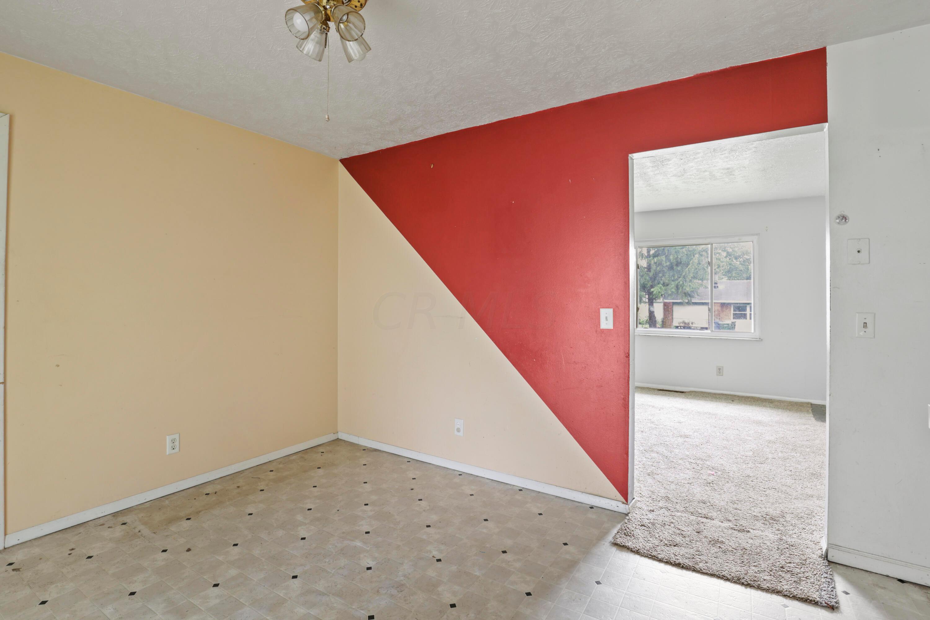 5044 Rotherham Road Columbus, OH 43232 - Photo 10 of 43 0N4A4121