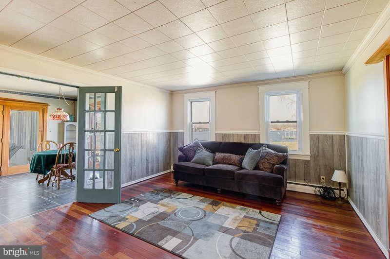 8424 Park Road Pasadena, MD 21122 - Photo 11 of 29 Family Room