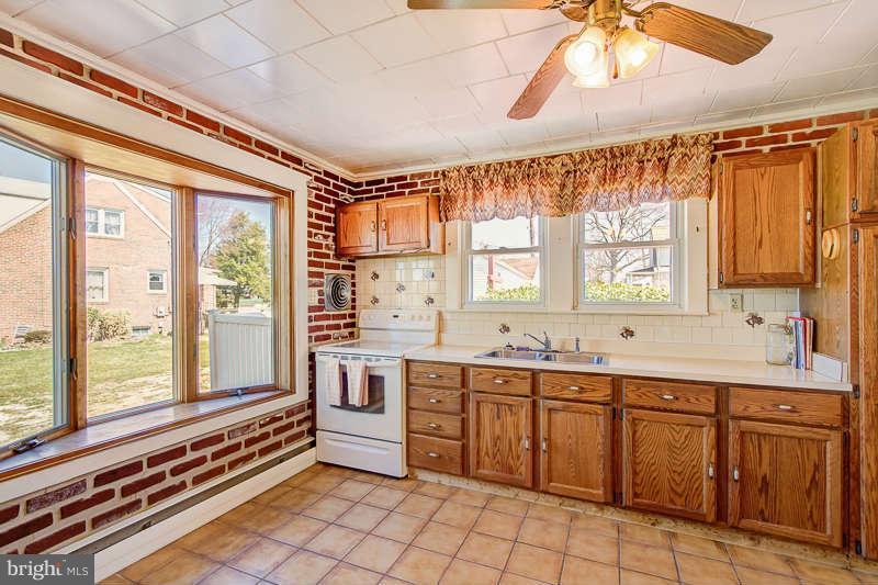 8424 Park Road Pasadena, MD 21122 - Photo 15 of 29 Kitchen