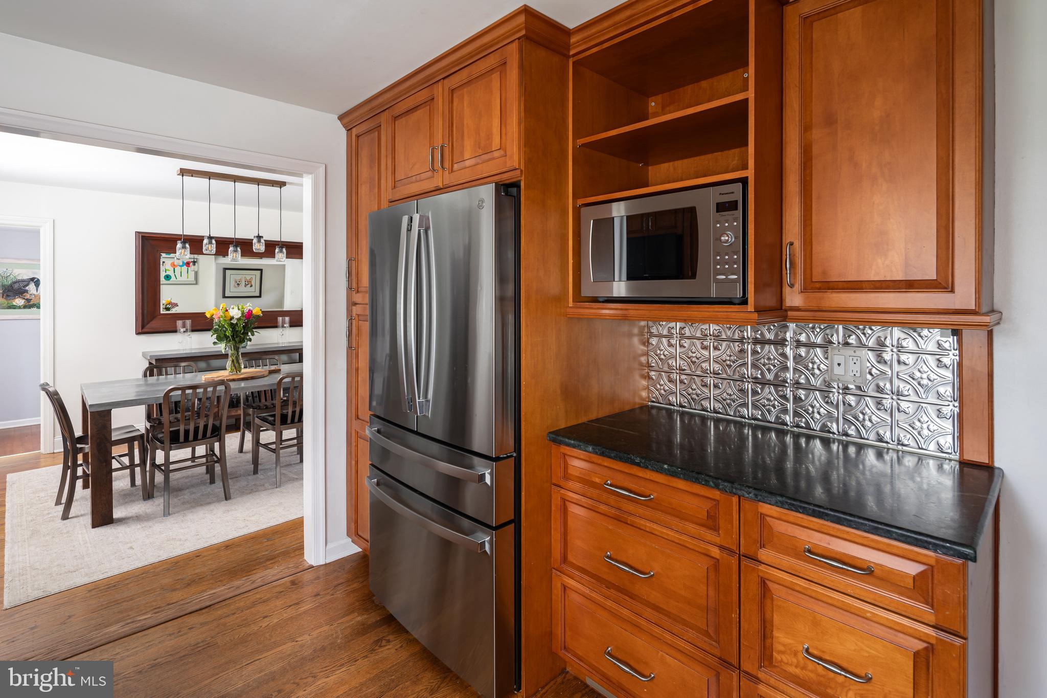 117 Hillside Road Wayne, PA 19087 - Photo 11 of 36 Kitchen w/ Stainless Steel Appliances