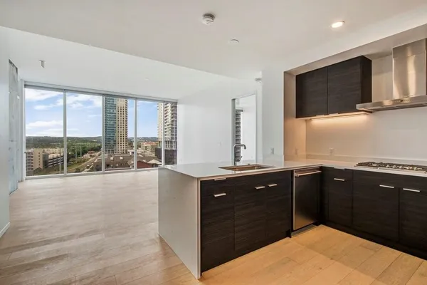 $5,350 | 301 West Avenue, Unit 1009, Austin, TX 78701