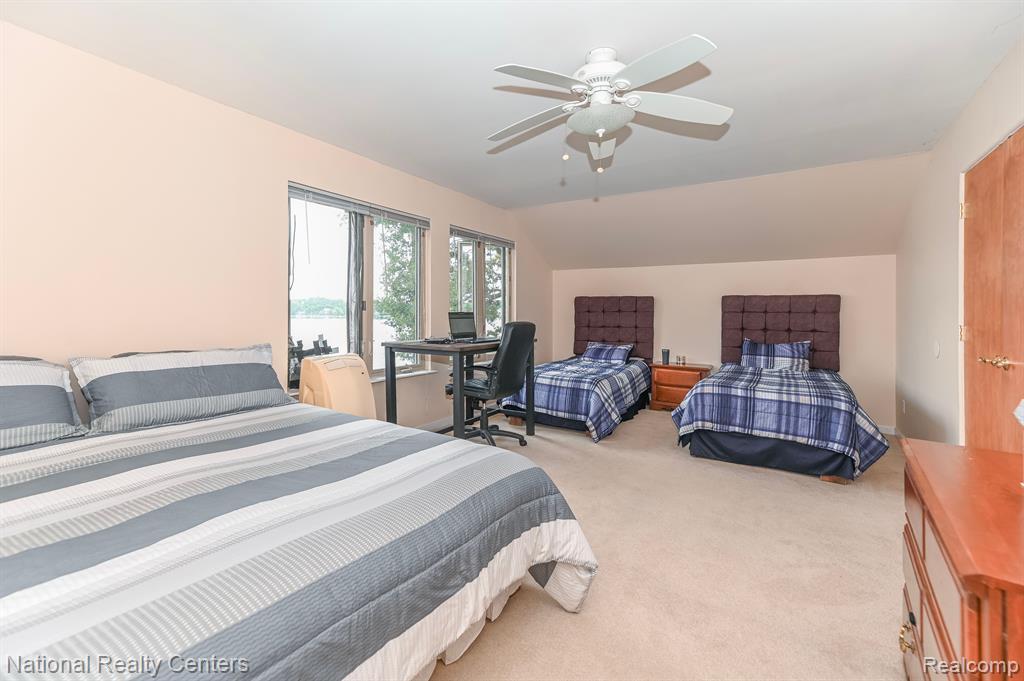 7030 Commerce Road West Bloomfield, MI 48324 - Photo 15 of 32