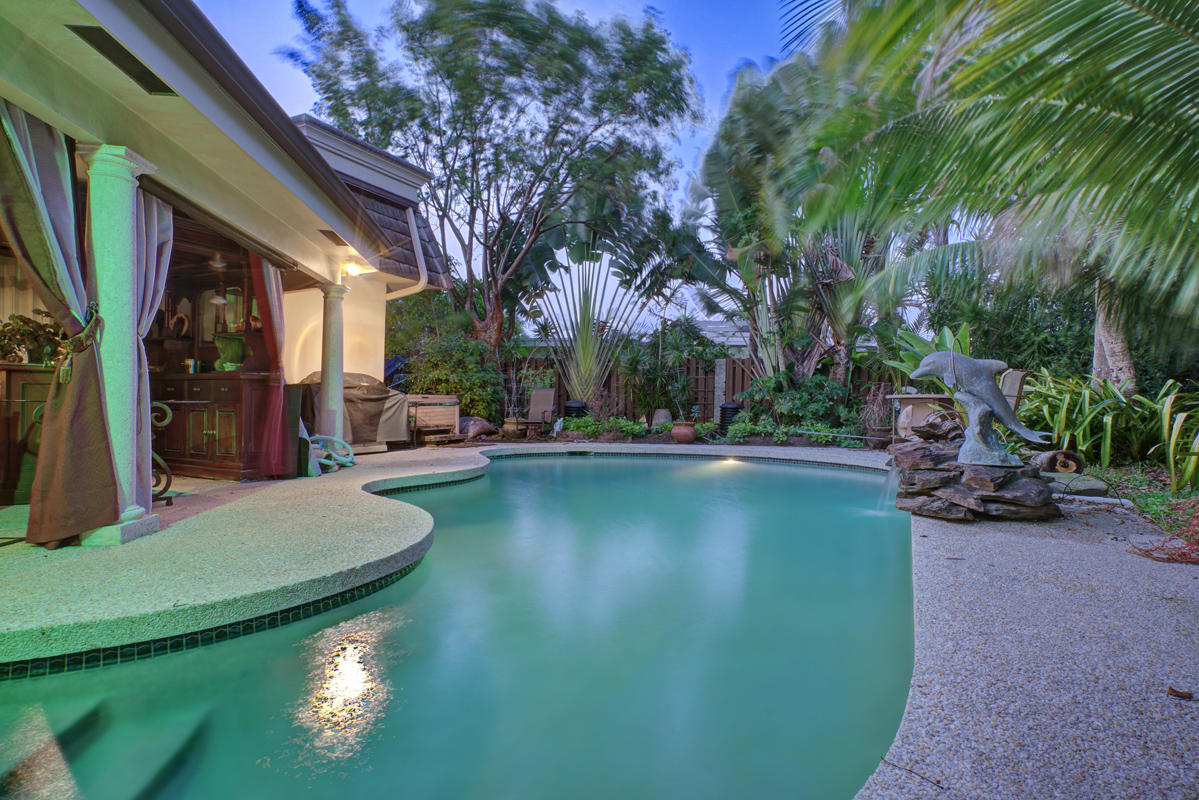 1698 Southwest 7th Terrace Boca Raton, FL 33486 - Photo 23 of 26 Polar beer pool