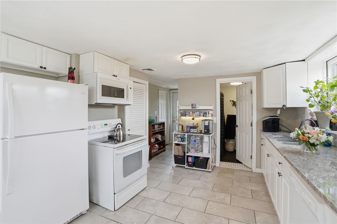 190 Pinnery Avenue Warwick, RI 02886 - Photo 7 of 35