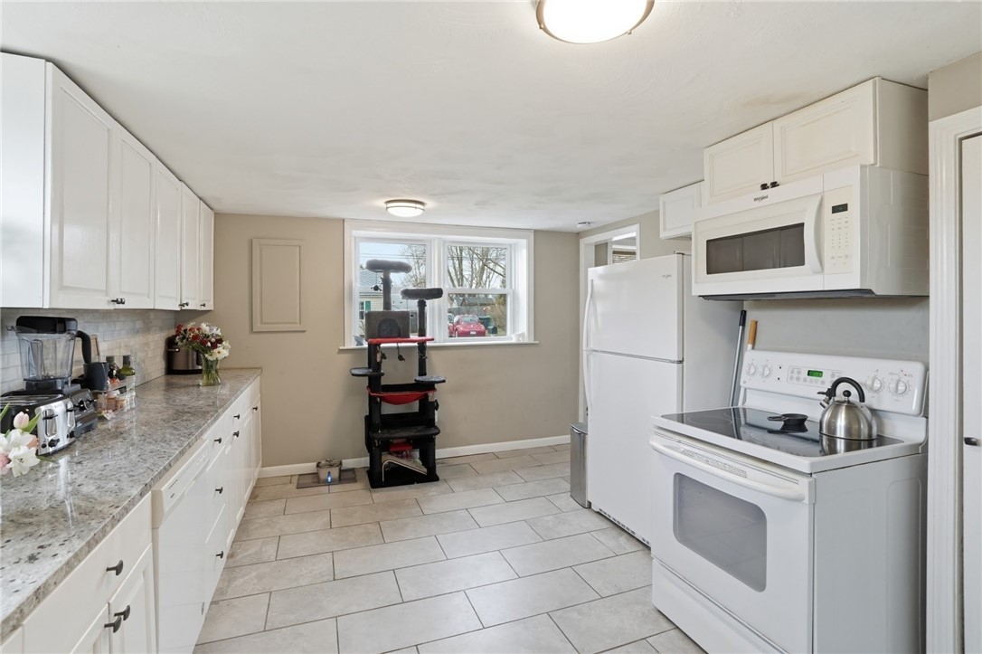 190 Pinnery Avenue Warwick, RI 02886 - Photo 10 of 35