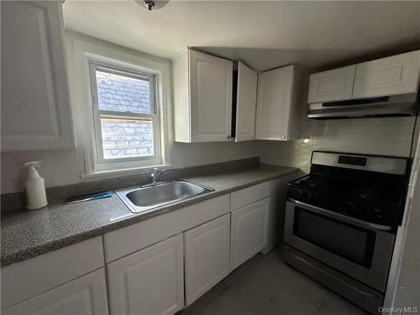 $2,800 | 106 Saratoga Avenue, Yonkers, NY 10705