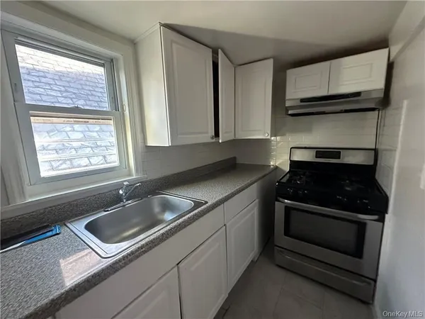 $2,800 | 106 Saratoga Avenue, Yonkers, NY 10705