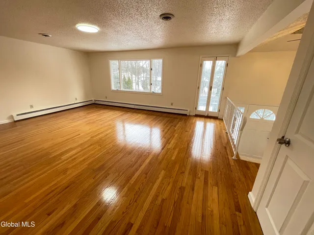 $739,800 | 54 Highway 236, Halfmoon, NY 12065