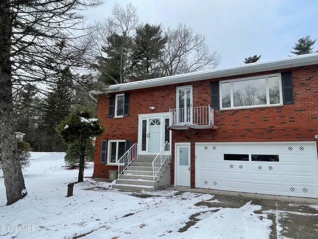 $739,800 | 54 Highway 236, Halfmoon, NY 12065