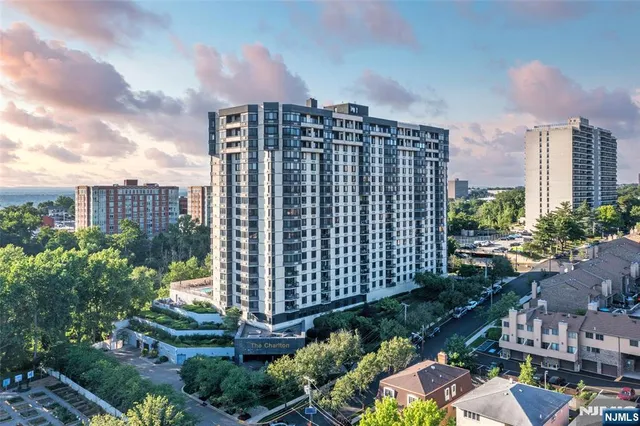 $916,000 | 1265 15th Street, Unit 11L, Fort Lee, NJ 07024