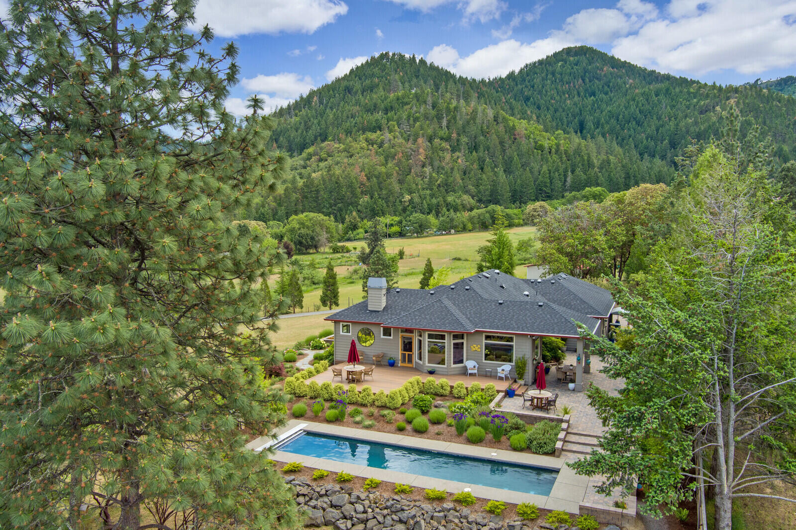 8696 Yank Gulch Road Talent, OR 97540 - Photo 3 of 60 08_YGR_8_mls