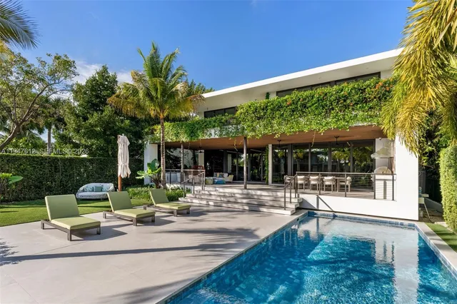 $10,000,000 | 7333 Belle Meade Boulevard, Miami, FL 33138